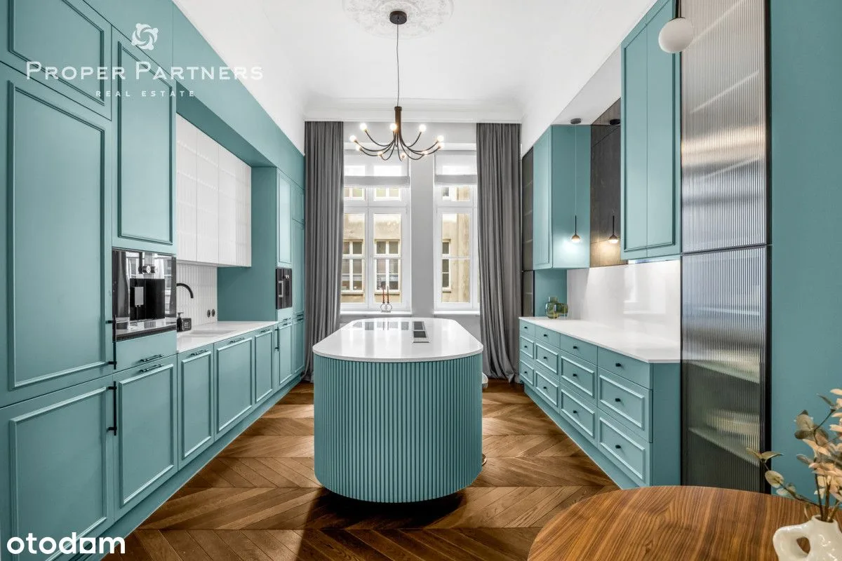 Apartment in a historic tenement house in Warszawa