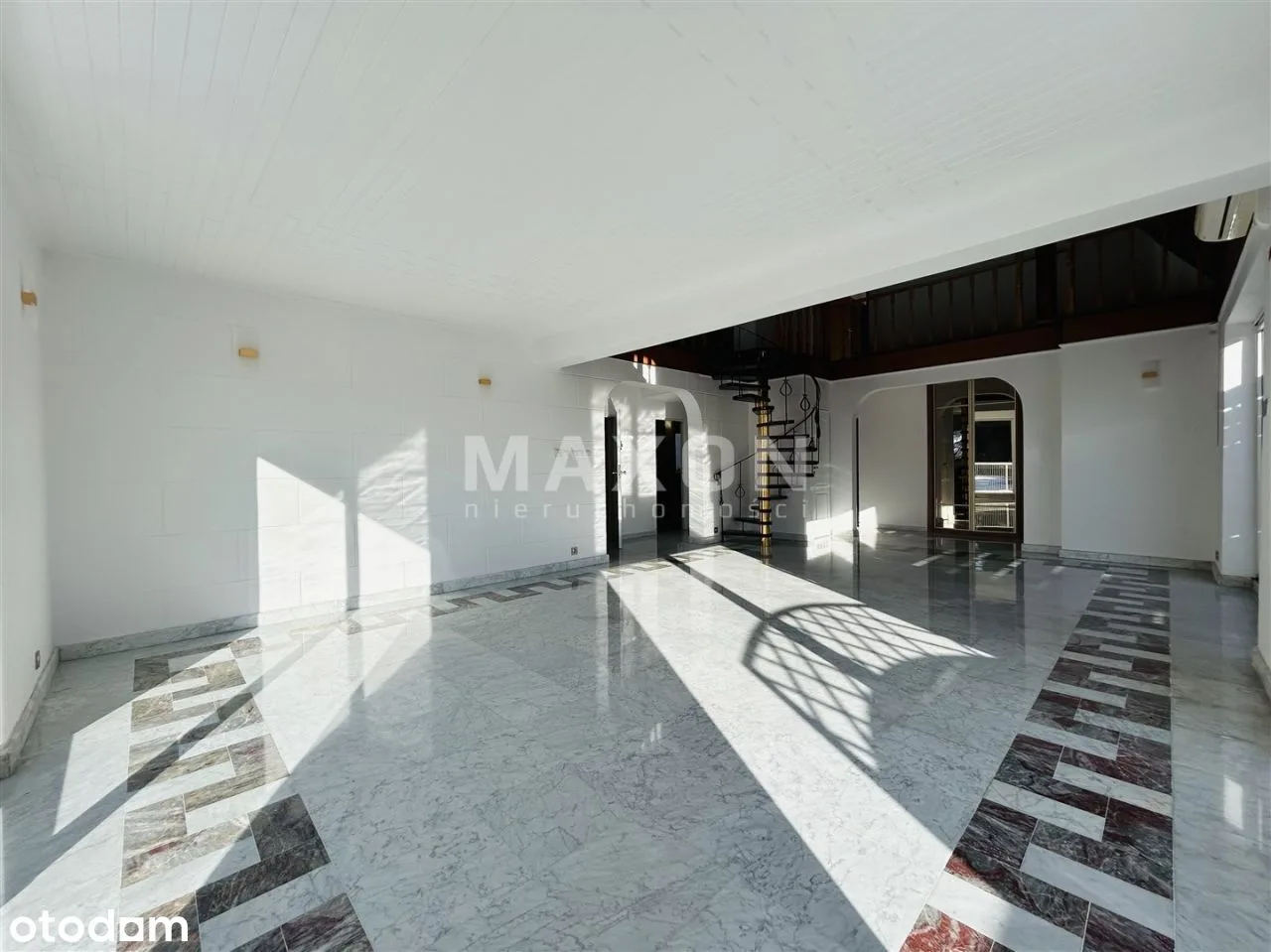 Dwupoziomowy apartament na Saskiej Kępie