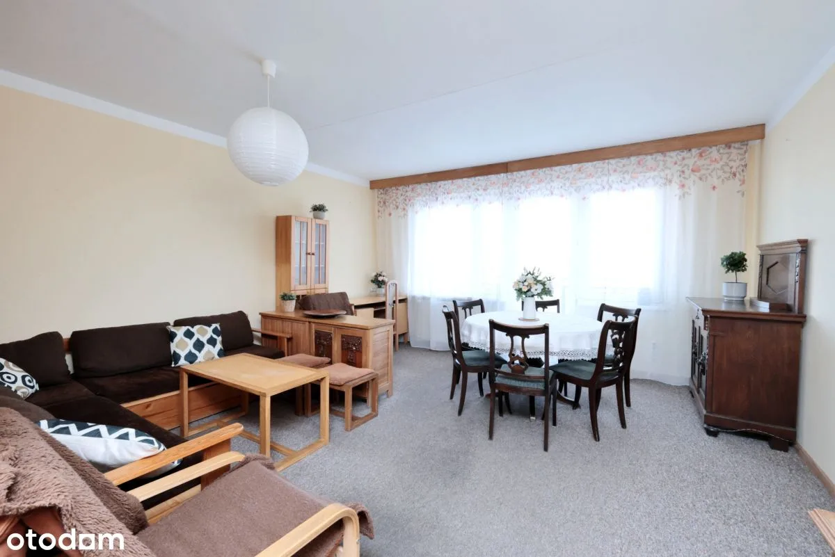 Two-bedroom apartment with balcony near Natolin Metro