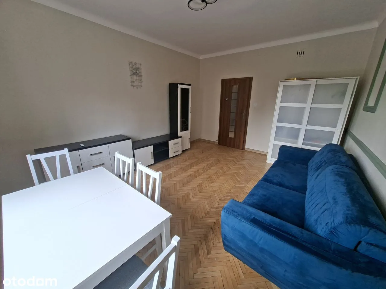 Ul. Chłodna 2/18, trzy pokoje, 53 m2, oddzielna kuchnia