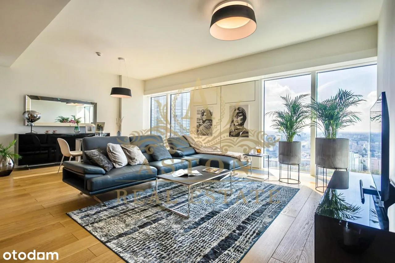 Very spacious apartment on 30th floor on Złota 44