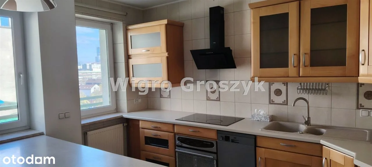 Ul.Kacza, trzy pokoje, loggia, garaż, 2 łazienki