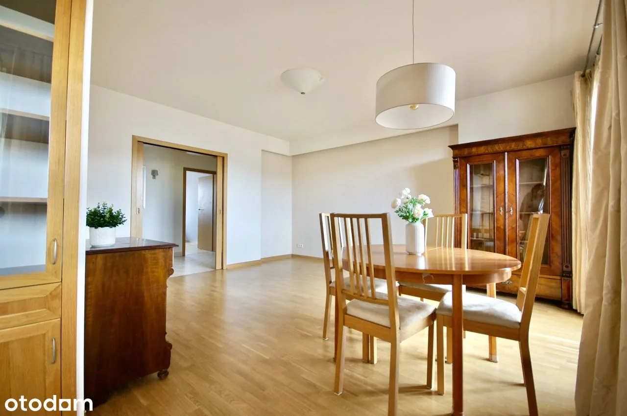 Three-bedroom apartment in Ursynów