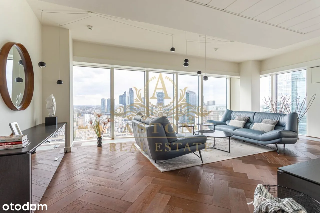 Exclusive apartment on 25th floor on Złota 44