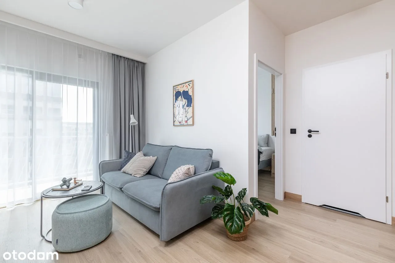 Scandinavian-style studio apartment with balcony- fixed term stay