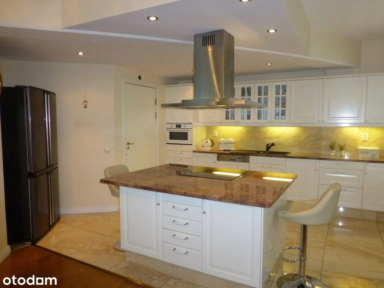 Fully furnished three-bedroom apartment in Mokotów