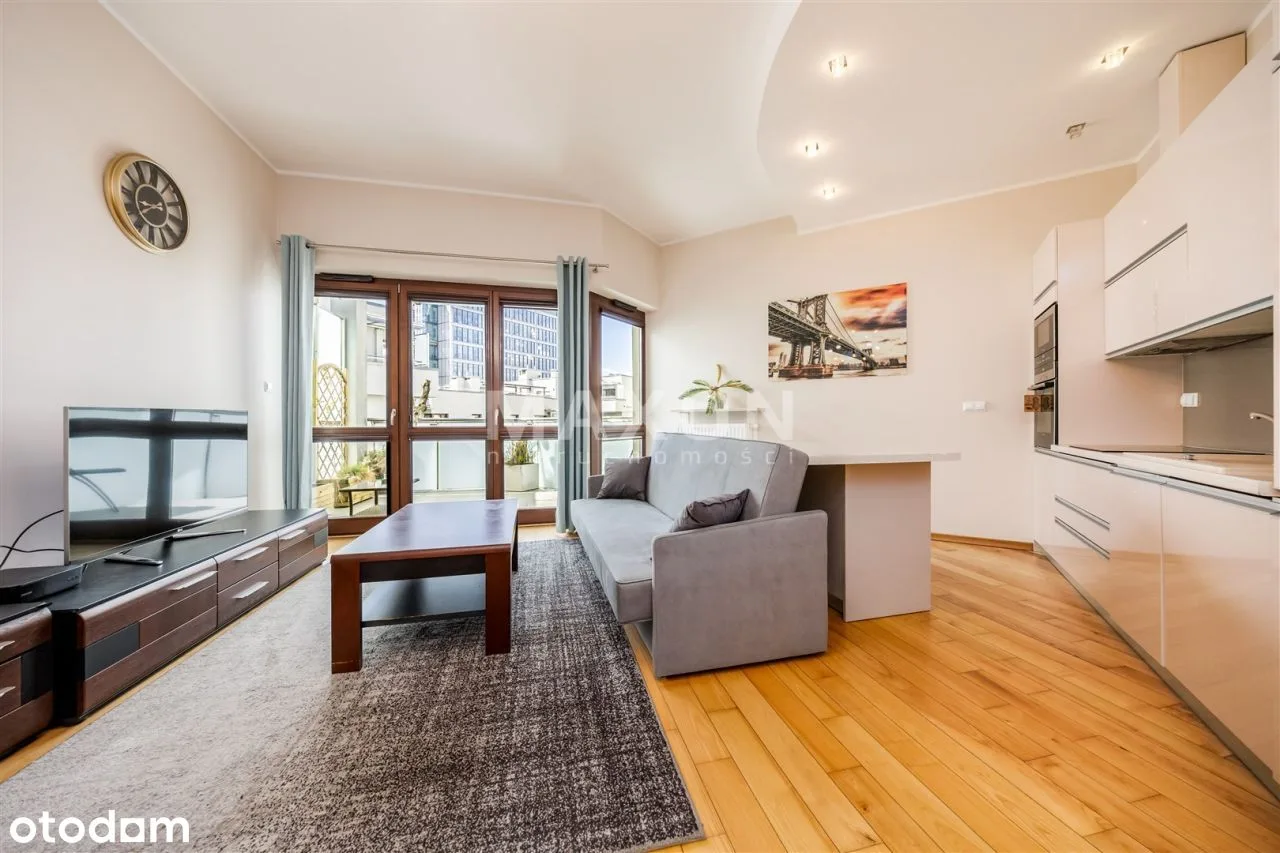 Three-bedroom apartment in Wola