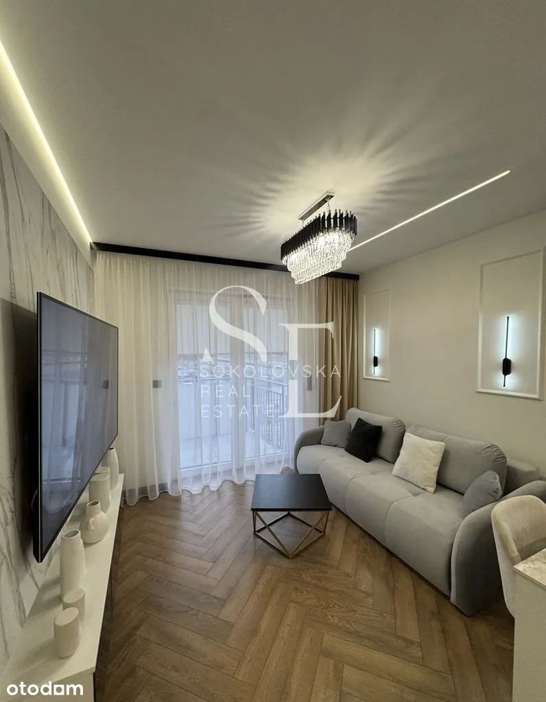 Угловая 3-bedroom квартира в Wola