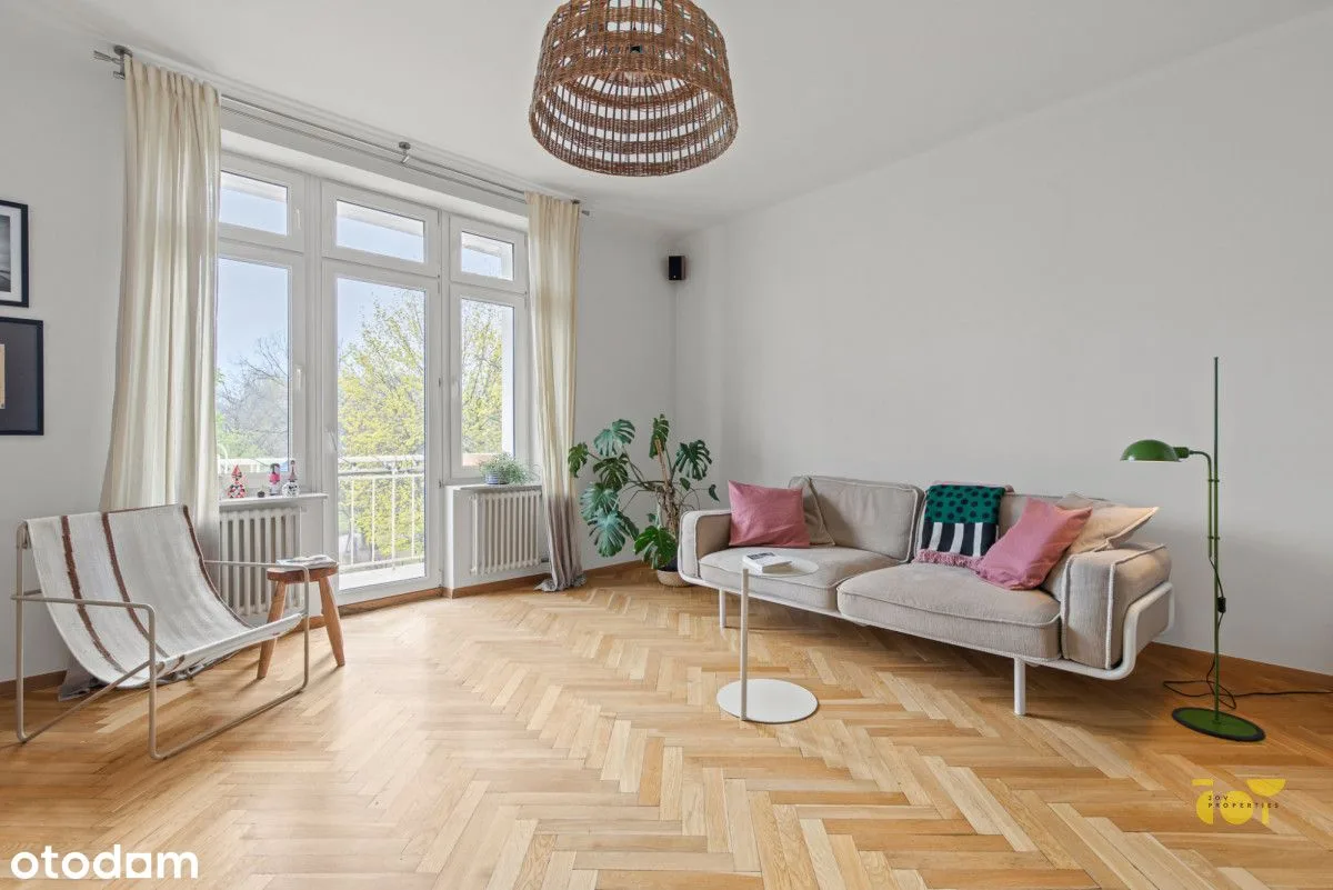 Apartament w kamienicy z widokiem na park