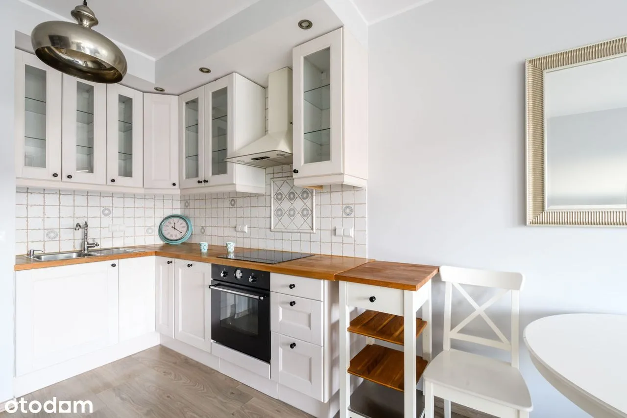 Fully furnished one-bedroom apartment in Wola