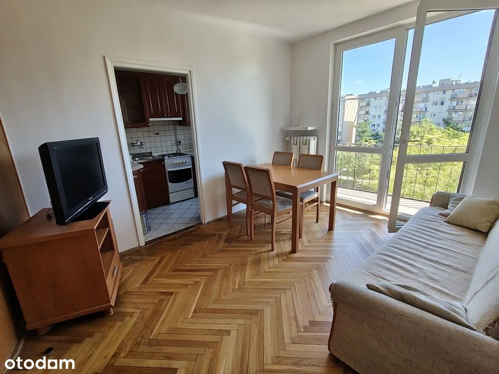 3 комнаты, балкон, 4 этаж