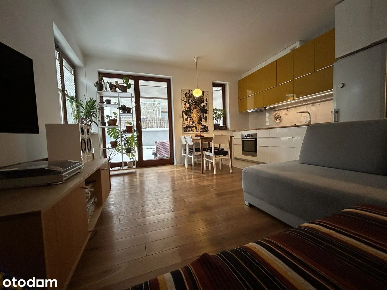 45 м², сад 28 м², ліфт