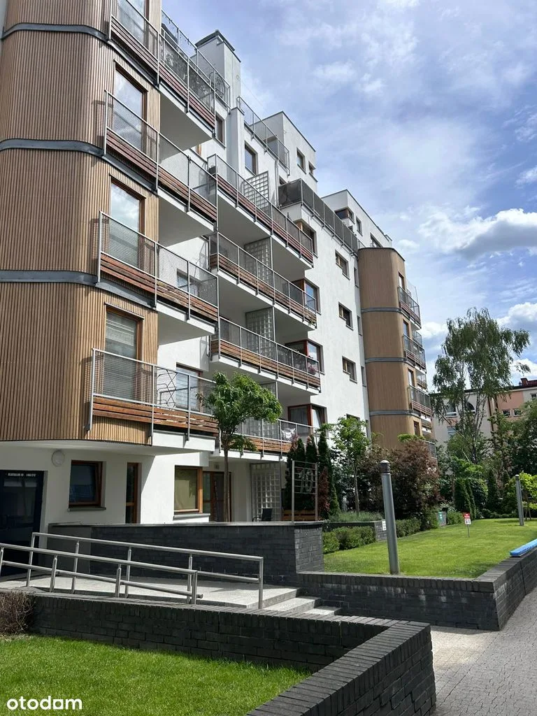 Przytulna kawalerka z wydzieloną sypialnią. Balkon, ochrona, recepcja