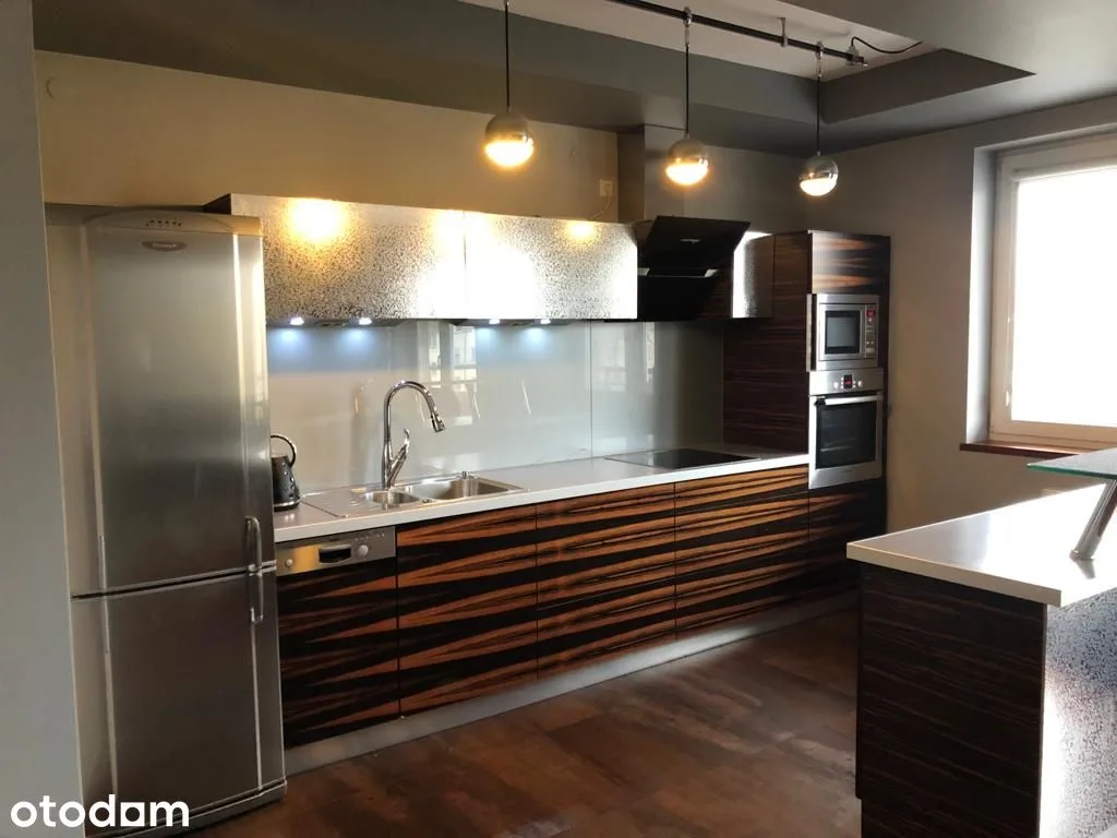 4 Br Premium Apartment with Air Conditioning, 2 Bathrooms & Balcony