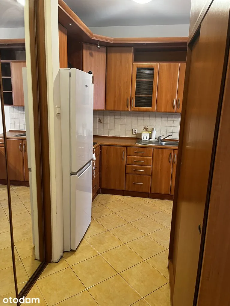 Przestronna , słoneczna kawalerka z balkonem