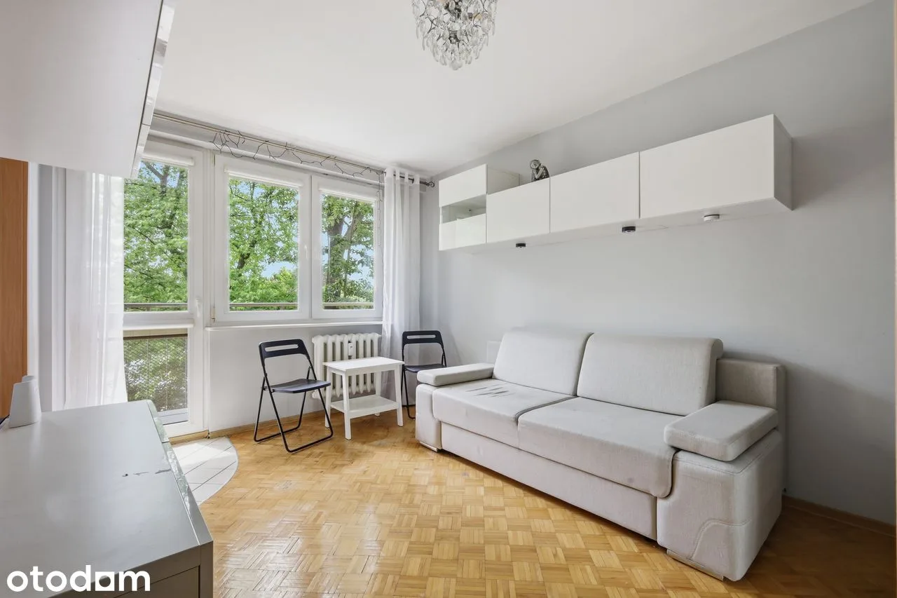 Przytulna Kawalerka z oddzielną kuchnią oraz balkonem