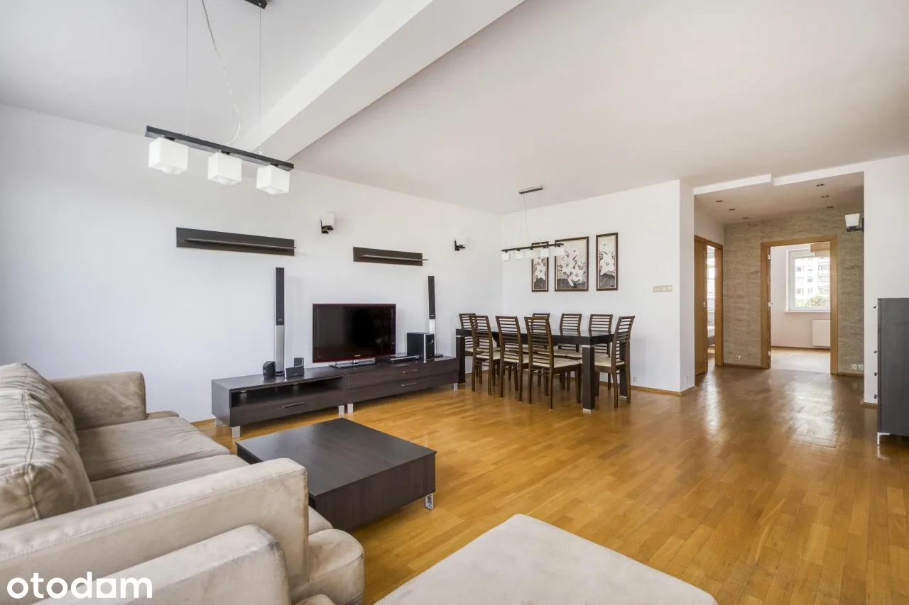 3 rooms 79 m², loggia