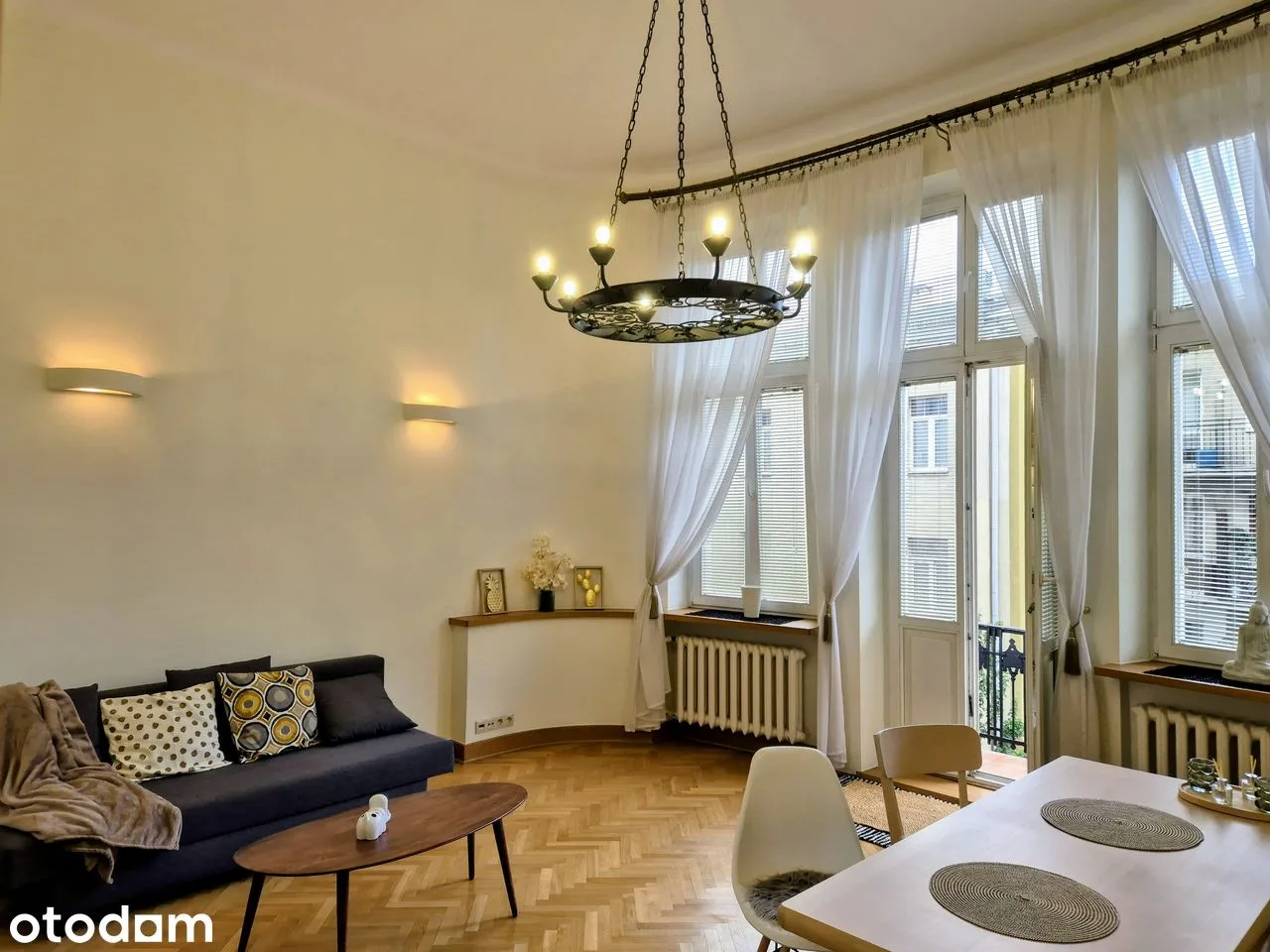Mieszkanie w sercu Warszawy w kamienicy 2 pokoje , balkon i winda.