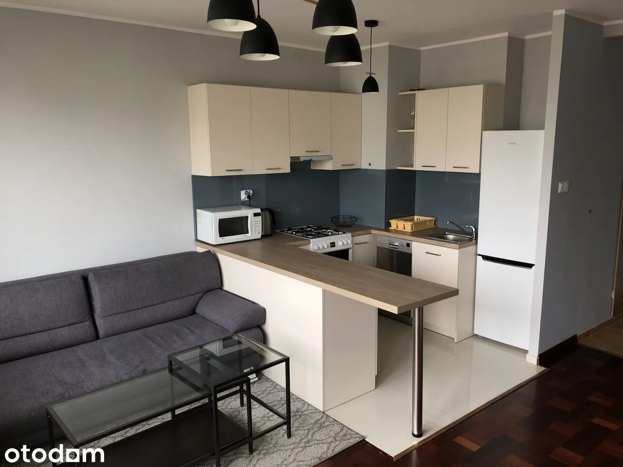 2-room apartment, balcony and AC