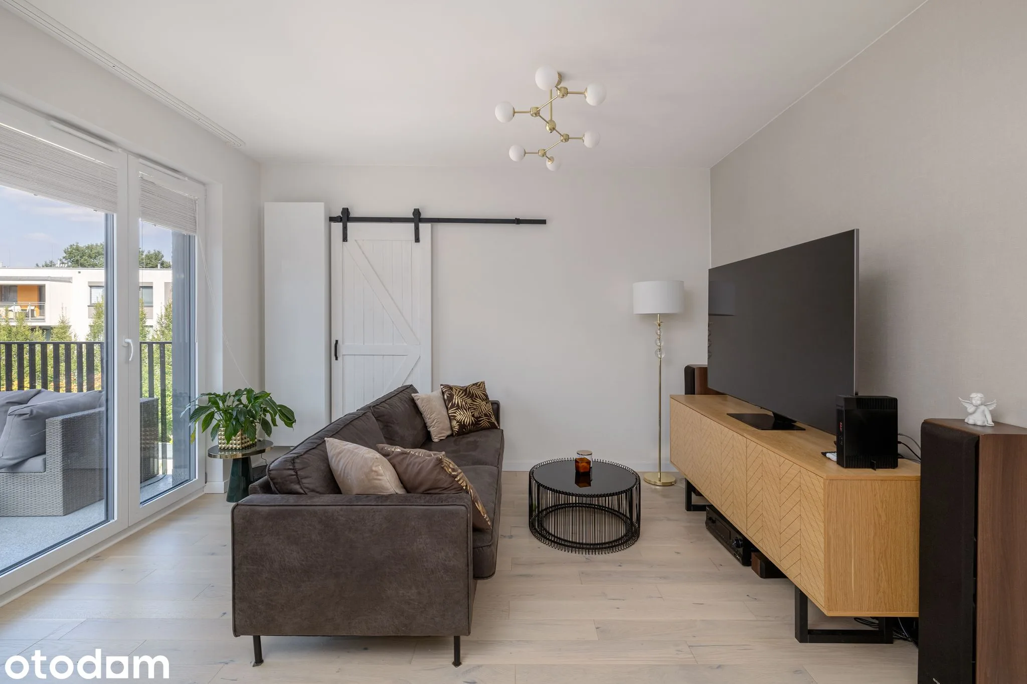 63 m², balcony, AC