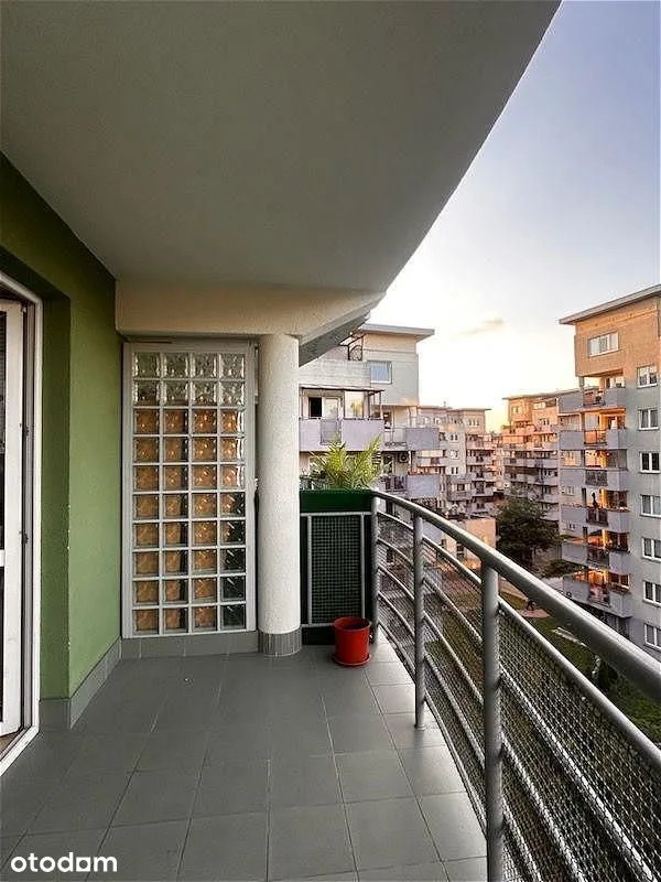 Fotry Bema 35m2, pokój z osobną kuchnią ,balkon.