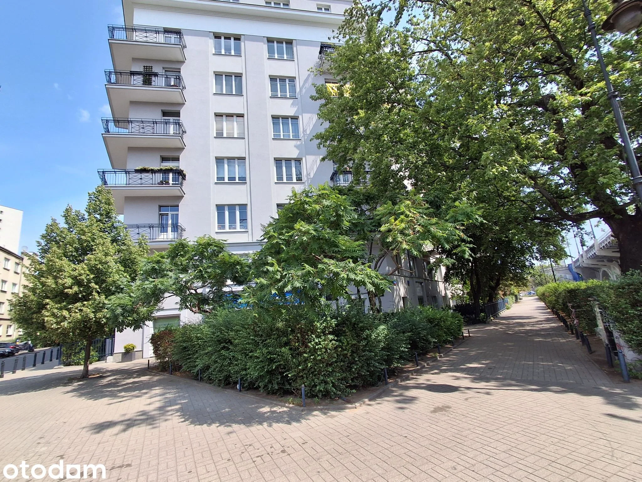 W tej kamienicy mieszkał Prof. Religa. Apartament 5 pokojowy na biuro.