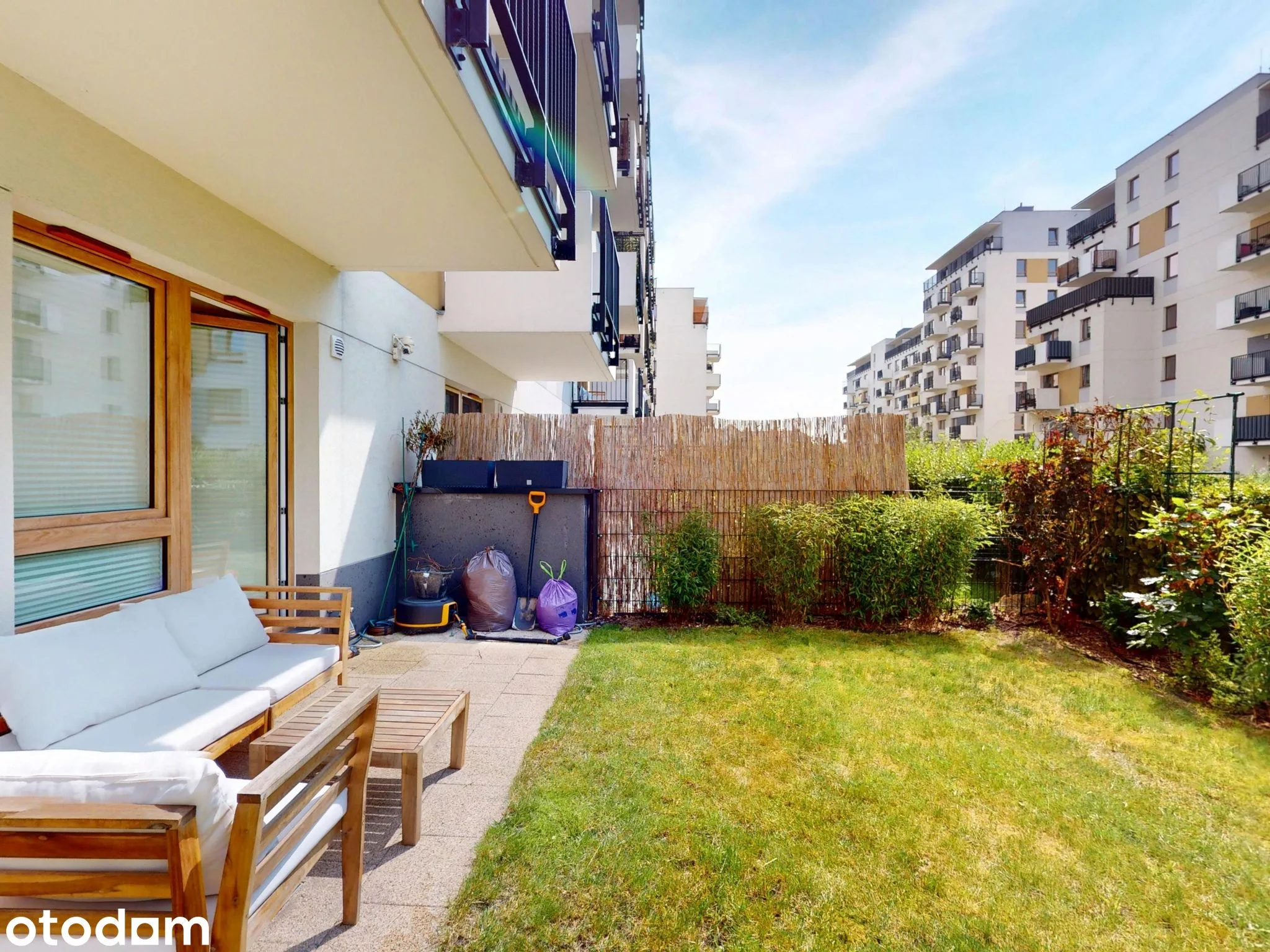 Planta baja, jardín 30 m², garaje