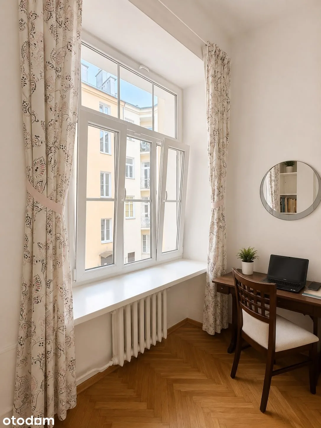 Piękne trzypokojowe mieszkanie z balkonem w kamienicy w Śrómieściu