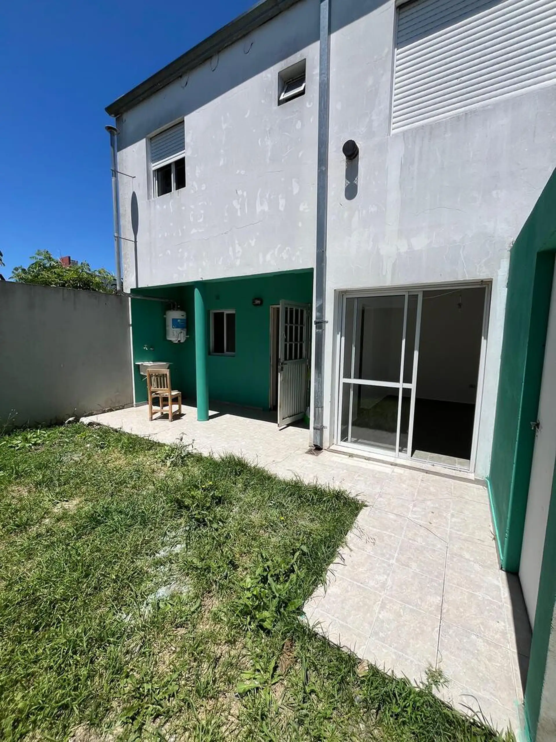 Departamento dúplex de 2 dormitorios con patio en La Plata