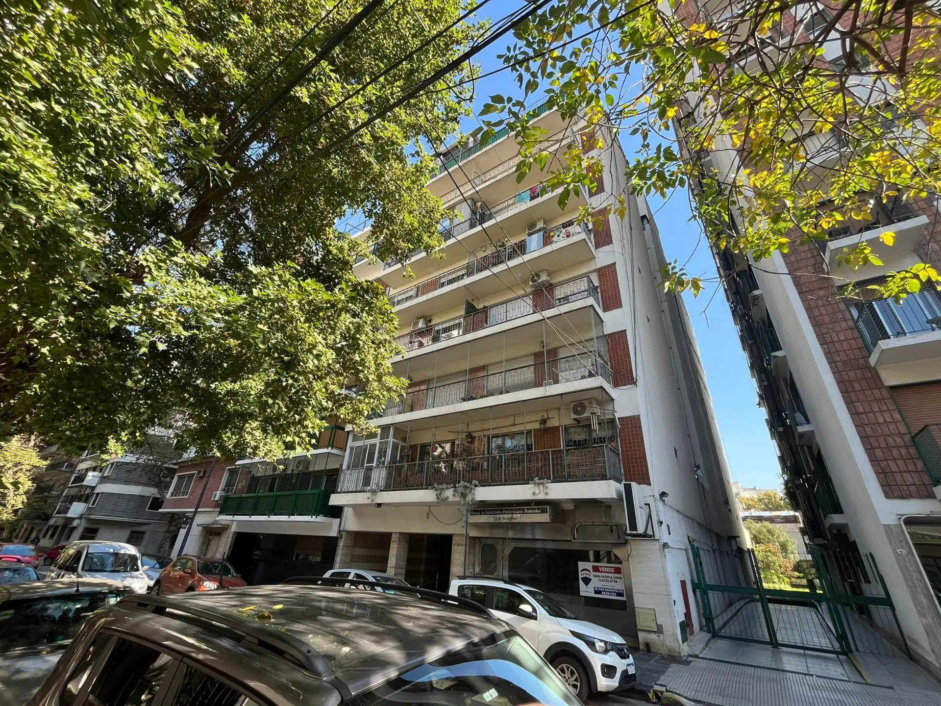 Departamento de 3 ambientes con dependencia en Flores