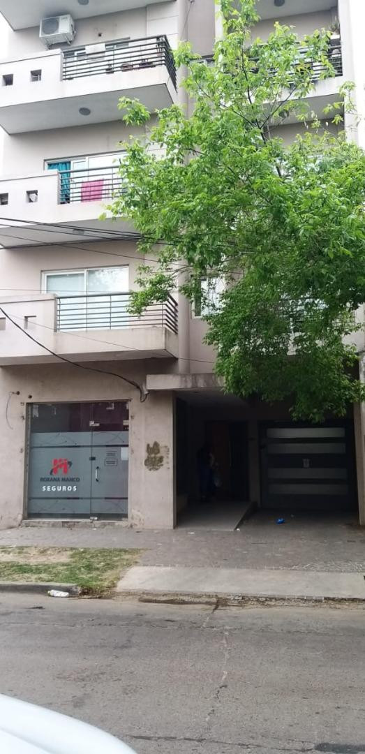 Departamento monoambiente con balcón en Moreno