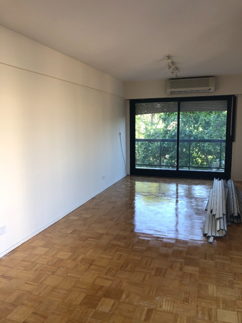 Трёхкомнатная квартира с парковочным местом в Villa Crespo