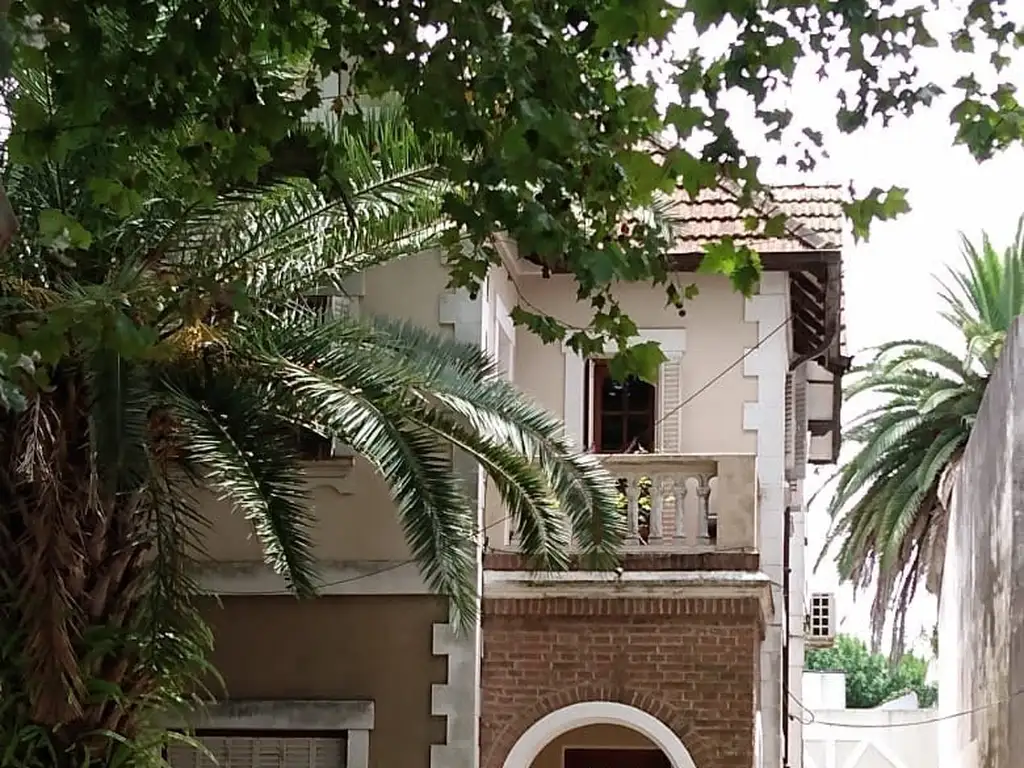 Olivos house with garden and 2 floors