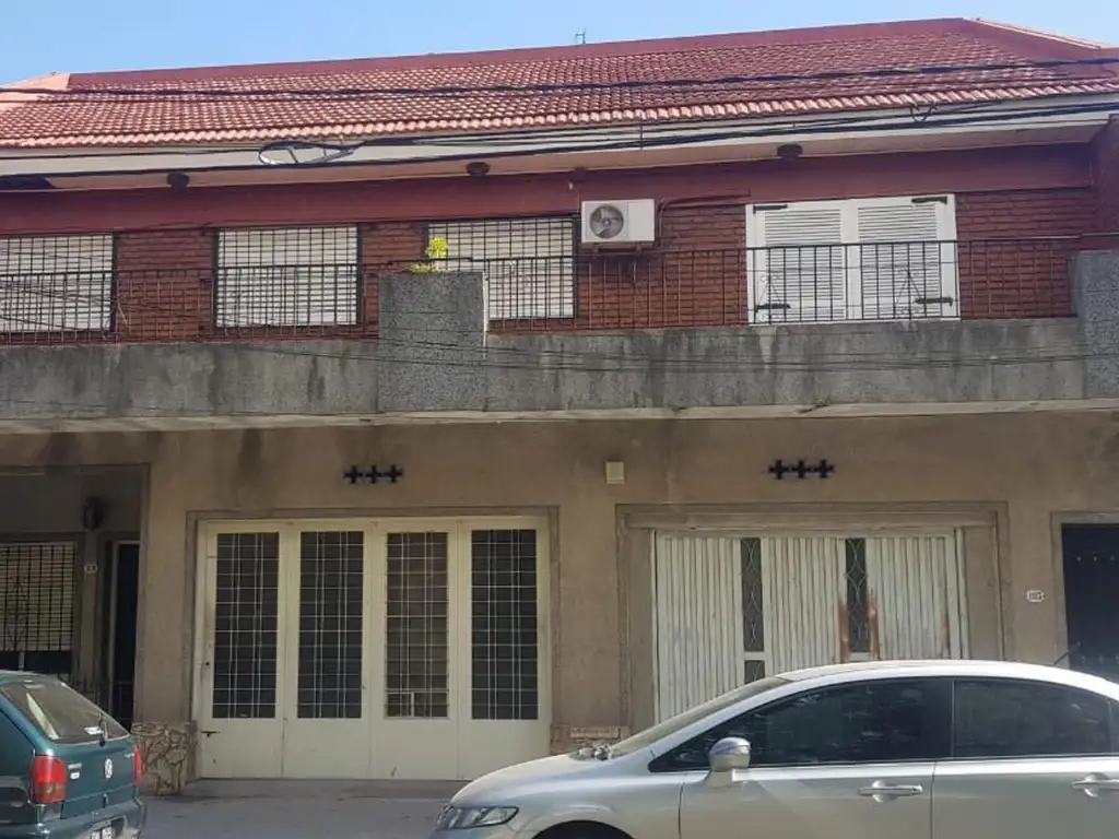 Casa con balcón terraza