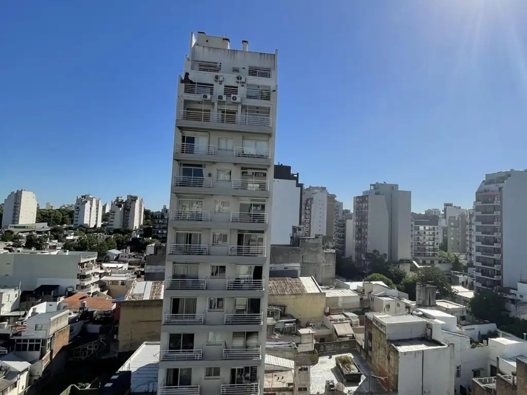 2 ambientes con balcón y parrilla