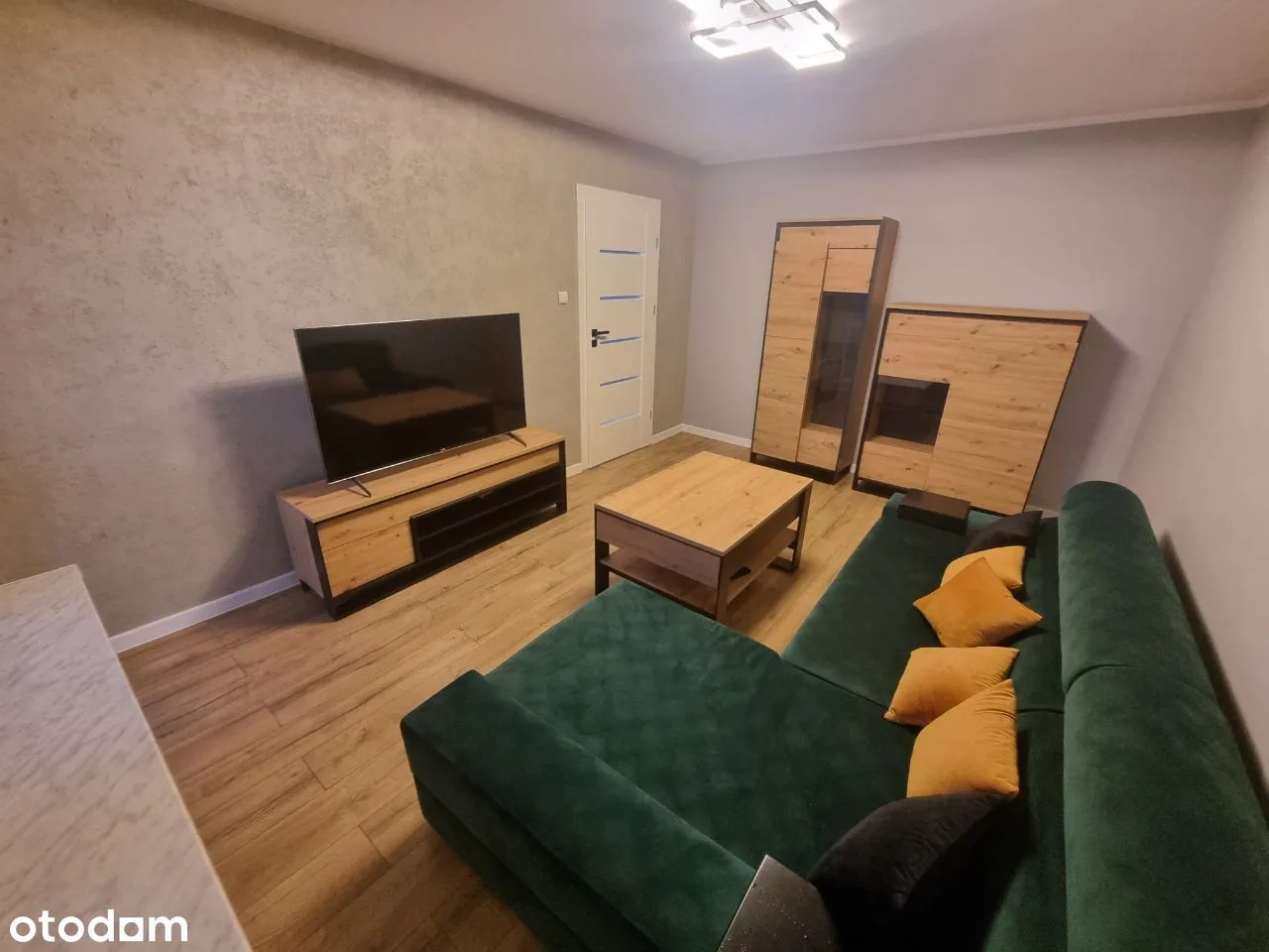 3 pok ul. Księcia Janusza , Bezpośrednio