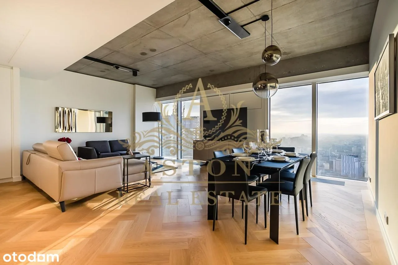 Very spacious apartment on Złota 44