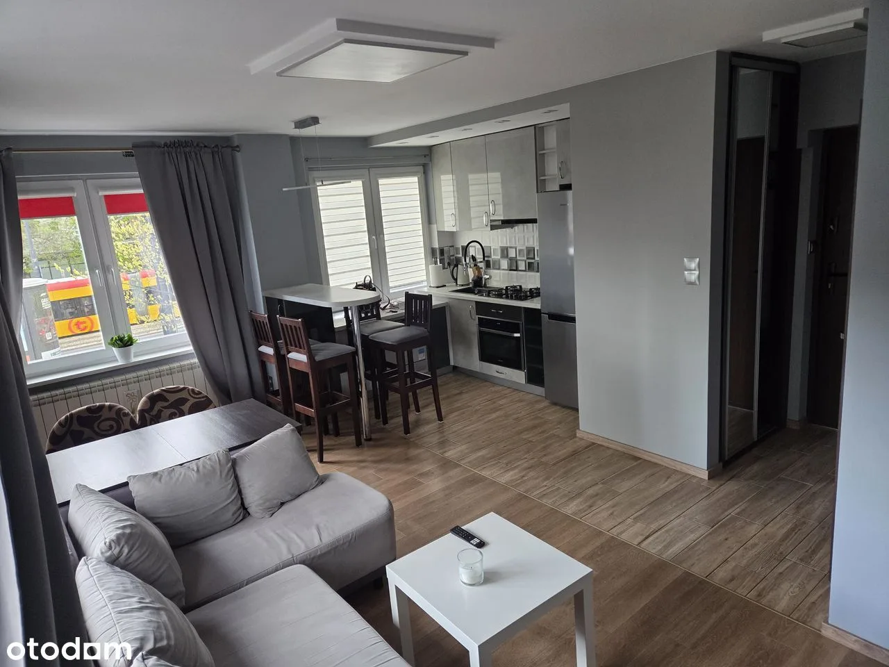 37 m² | salon z aneksem + sypialnia z balkonem