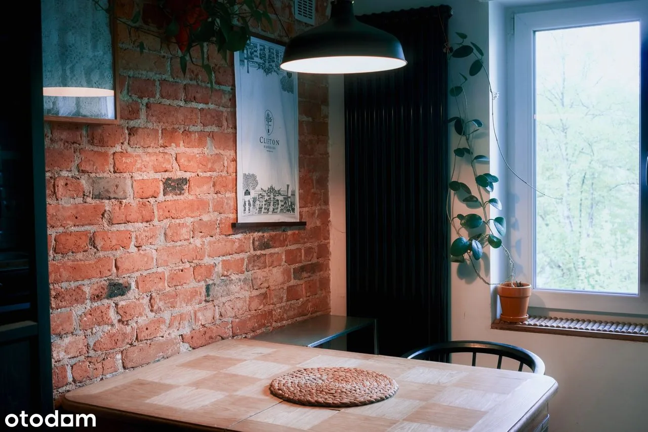 Remarkable apartment with green outlook in 1936 Powisle townhouse