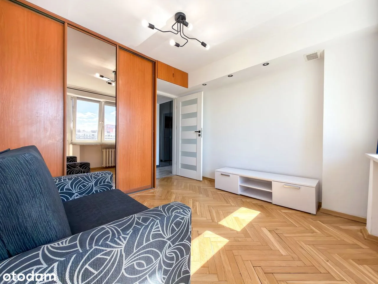 2 oddzielne pokoje | 35 m² | Powiśle – Solec | 6 piętro | balkon