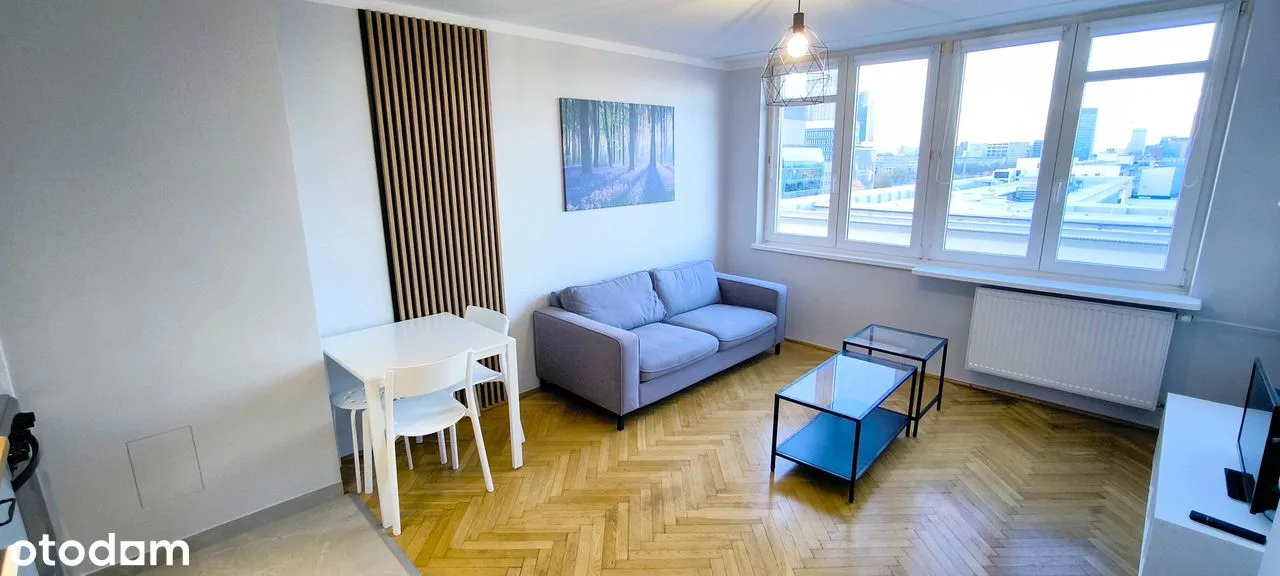 B. ładne, klimatyczne, z pięknym widokiem, 300m. od Metra Centrum !