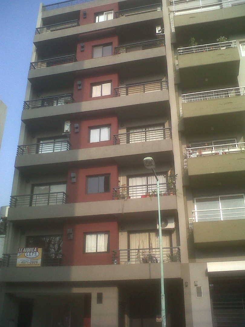 Departamento semipiso de 2 ambientes con balcón en Villa Pueyrredón