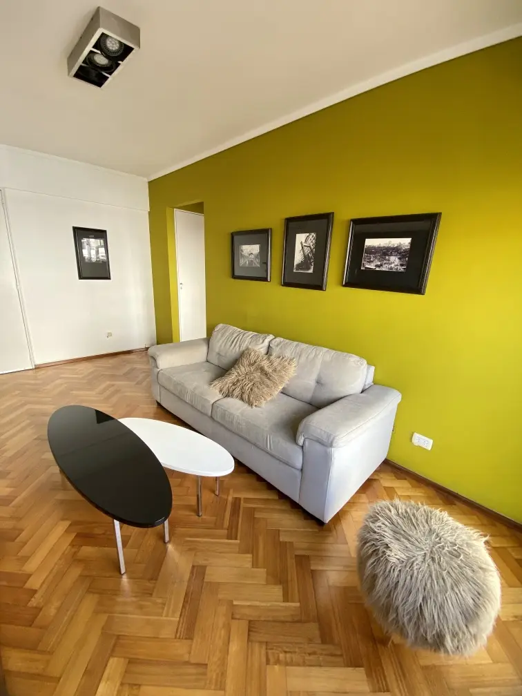 Departamento de 2 ambientes con balcón francés en Monserrat