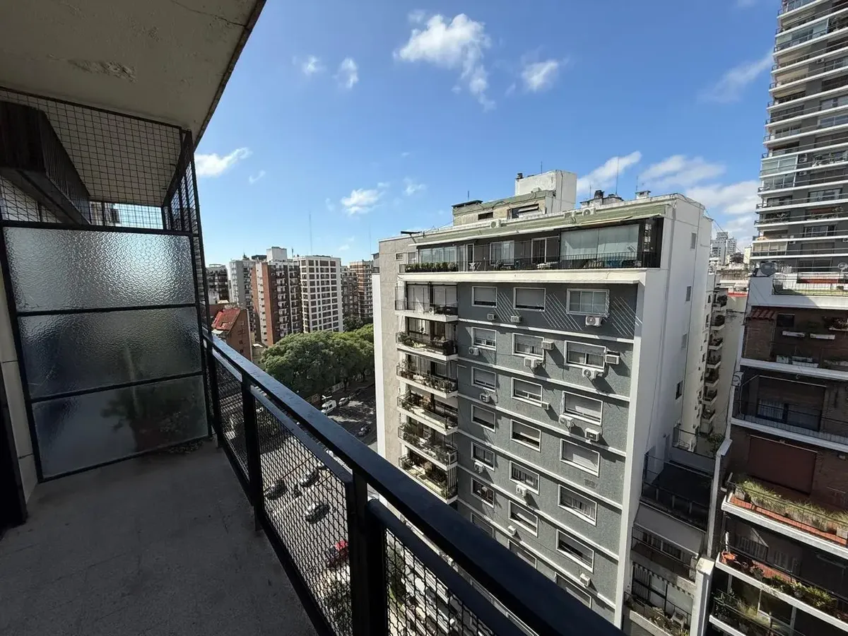 Alq. Temporario En Belgrano Amplio Monoambiente Dividido Con Balcón Al Frente