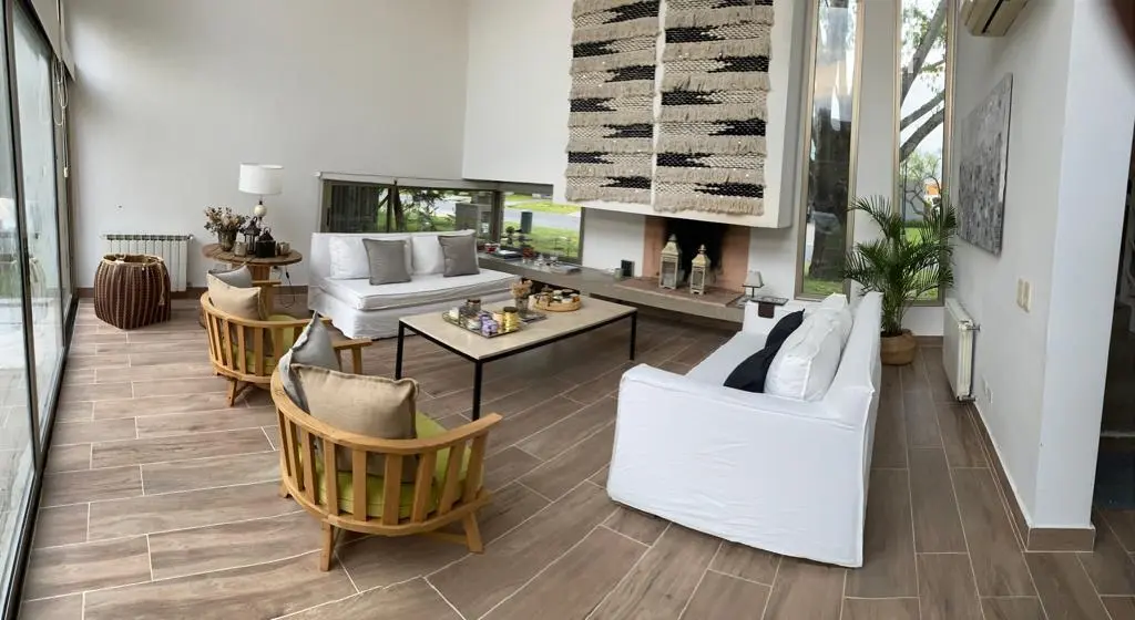 Apartamento com 4 quartos em Victoria