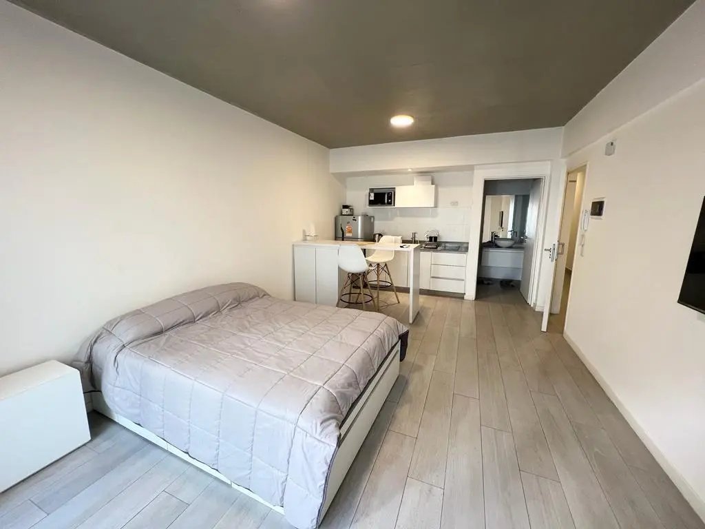 Studio apartment with patio in Almagro