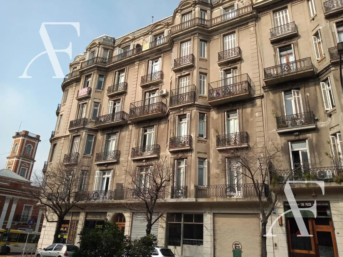 Apartamento histórico de 3 ambientes com 2 quartos em San Telmo