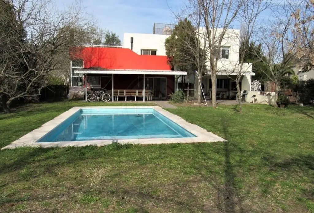 Furnished four-bedroom house for temporary rent in Santa Catalina, Villanueva