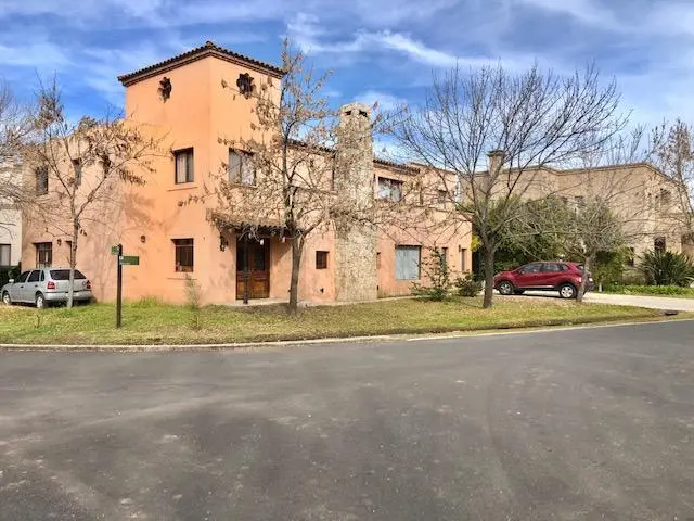 Five-room house for rent in Talar del Lago I