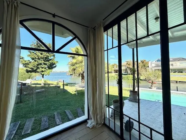 Furnished rental house with 3 bedrooms by the Los Castores lake in Tigre